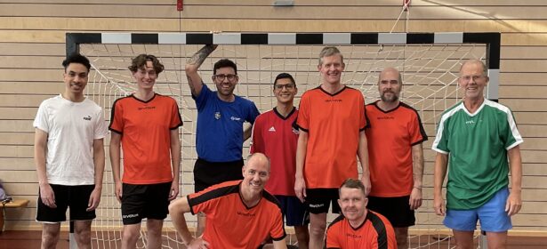 Lehrer gegen Schüler – Die Fussball-AG